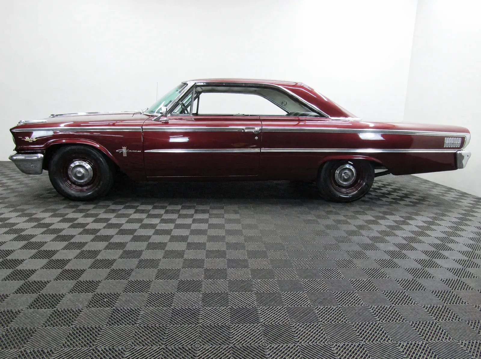 Ford Galaxie 500 — photograph 1 of 10