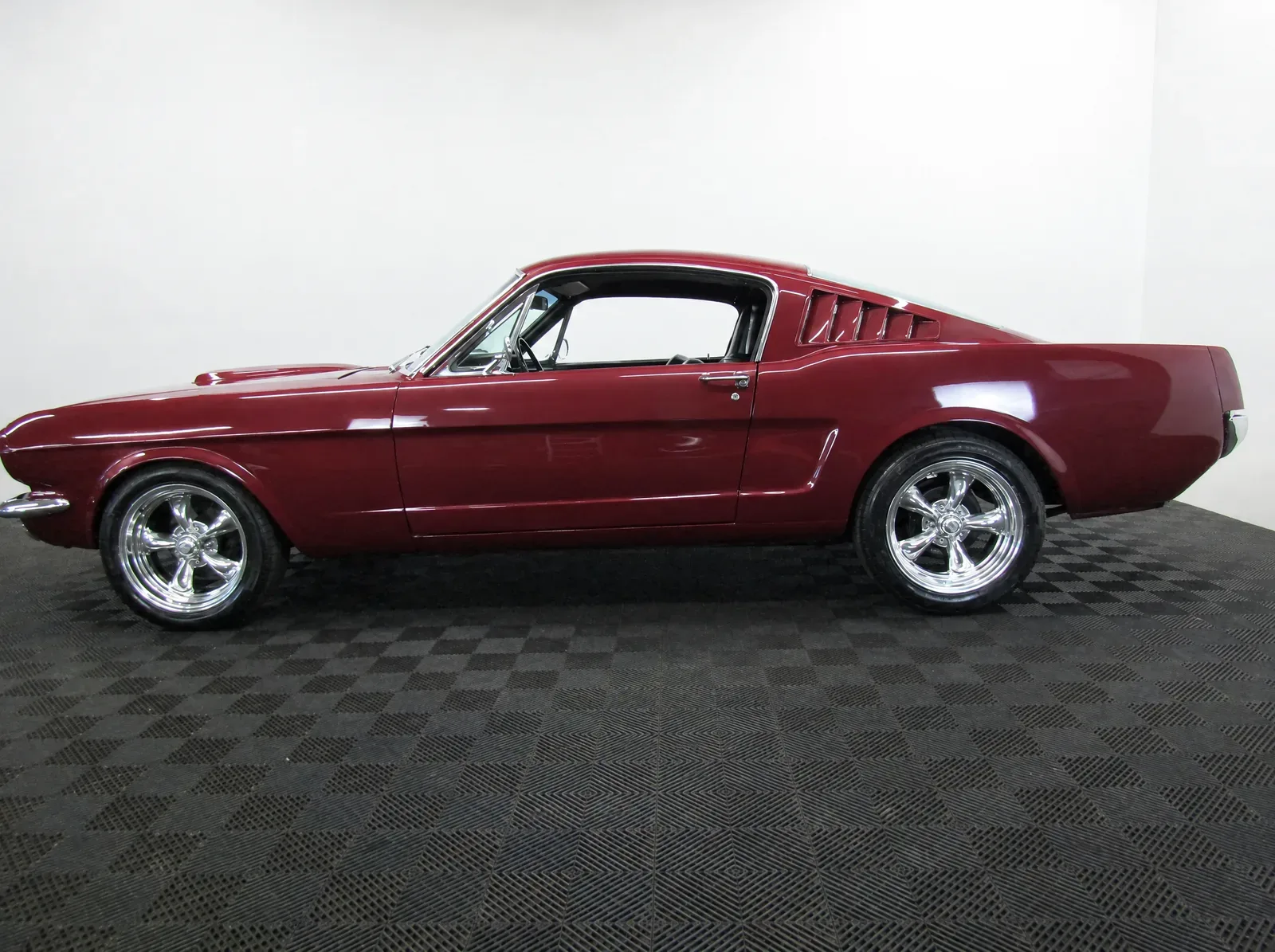 Ford Mustang — photograph 1 of 8