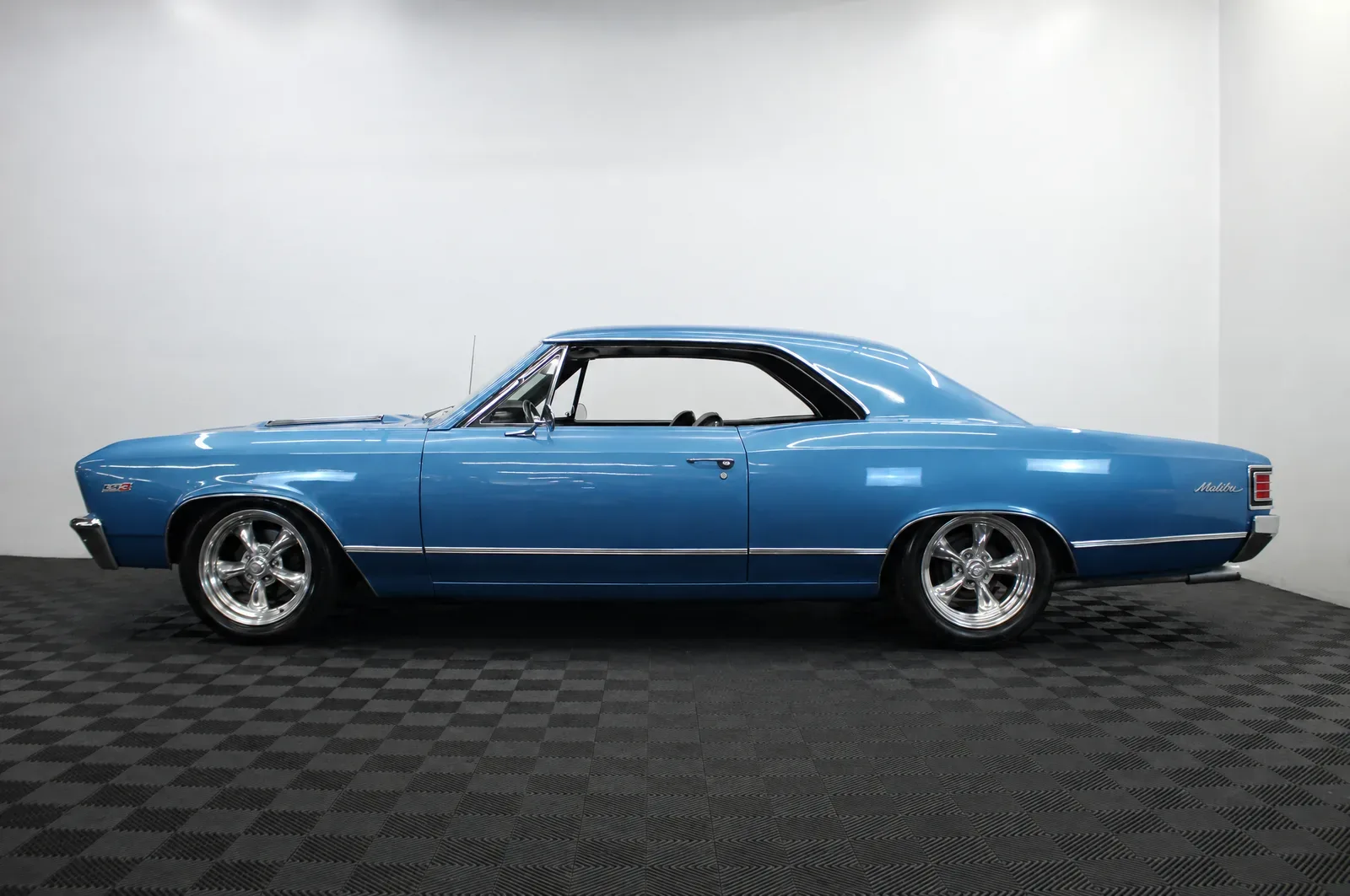 Chevrolet Chevelle — photograph 1 of 8