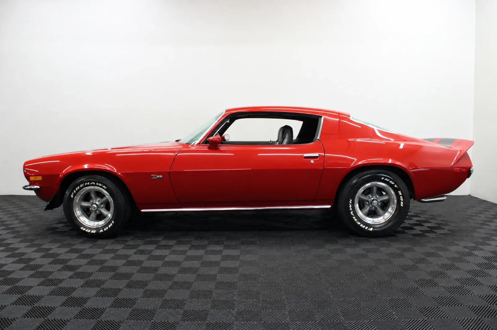 Chevrolet Camaro — photograph 1 of 8