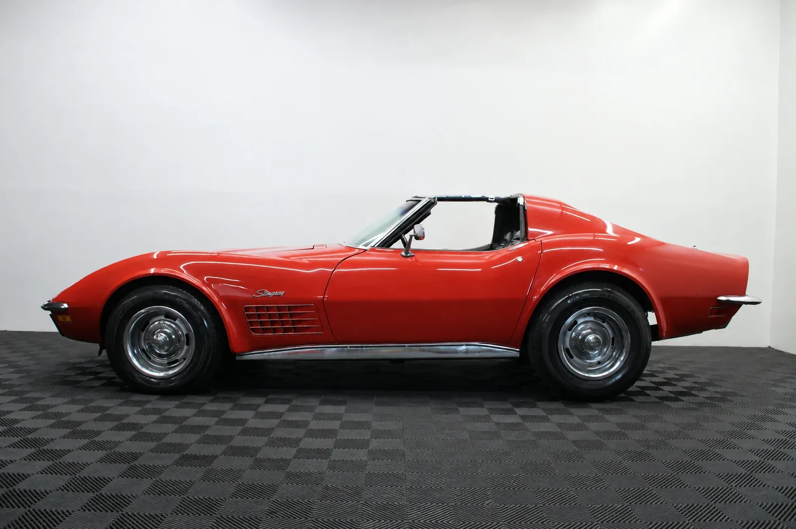 Chevrolet Corvette — photograph 1 of 8